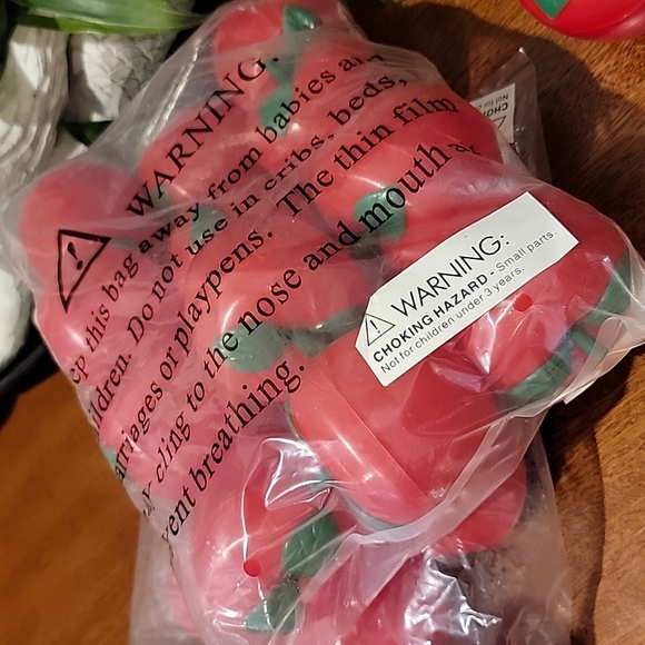 Bobbing for Apple plastic Red Apples 🍎  24 ct Party Fun Toy - Picture 6 of 8